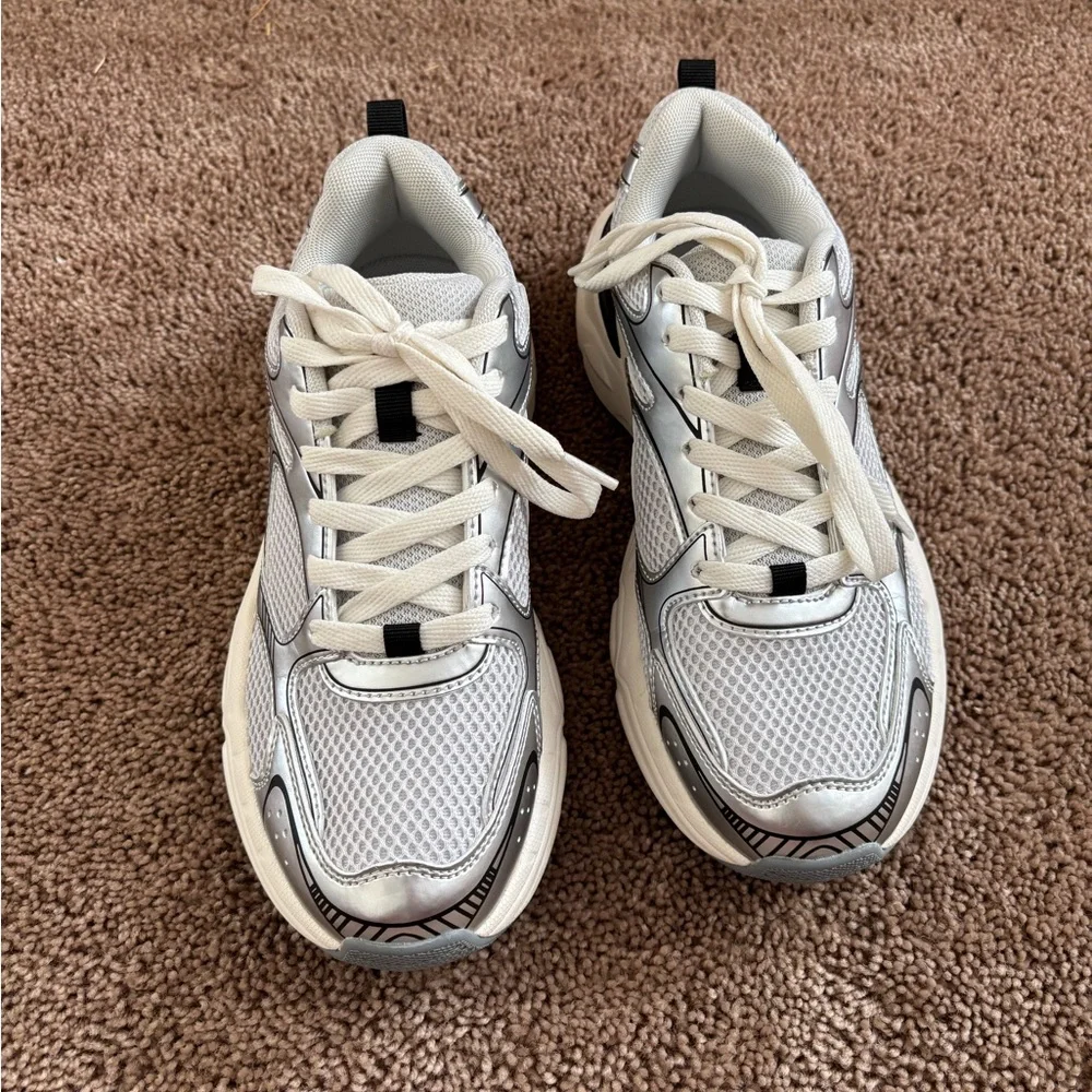 Stylish White and Gray Sneakers - Picture 2 of 8
